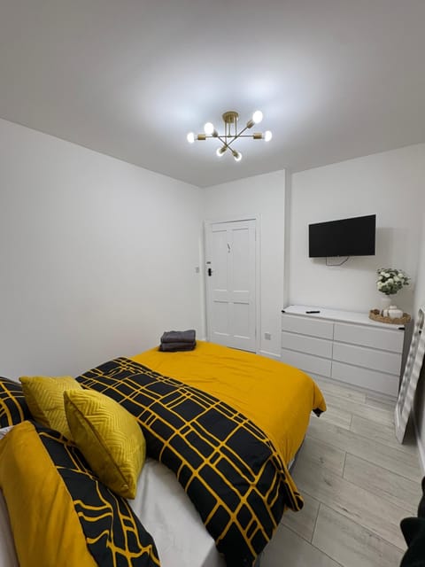 Cozy 3 Bed Home, Free Parking 8 min to City Centre Apartment in Glasgow