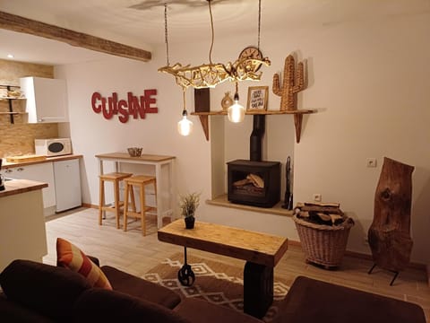 Kitchen or kitchenette, Living room