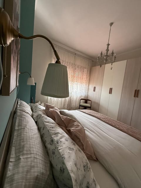 Bed, Photo of the whole room, Bedroom, wardrobe