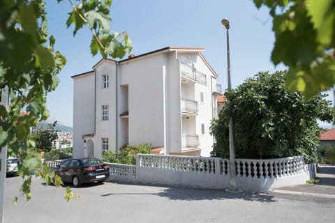 Property building, Patio, Facade/entrance