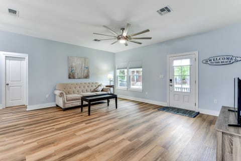 Walk to Beach and Harbor Dtwn Pass Christian Home House in Pass Christian