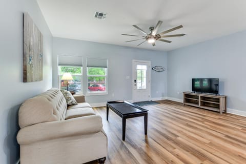 Walk to Beach and Harbor Dtwn Pass Christian Home House in Pass Christian