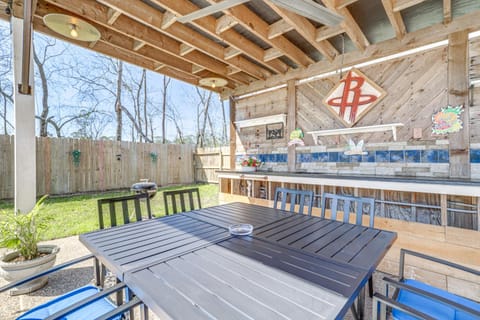 Swim and Unwind Pet-Friendly Home in Spring! House in Spring