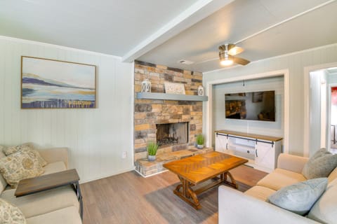 Lake Hamilton Family Gem Hot Tub and Boat Slip! House in Piney