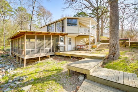 Lake Hamilton Family Gem Hot Tub and Boat Slip! House in Piney