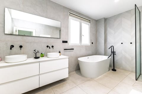 Shower, Toilet, Bathroom, Bath, towels