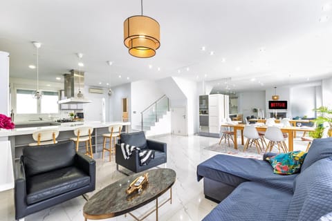 TV and multimedia, Living room, Seating area