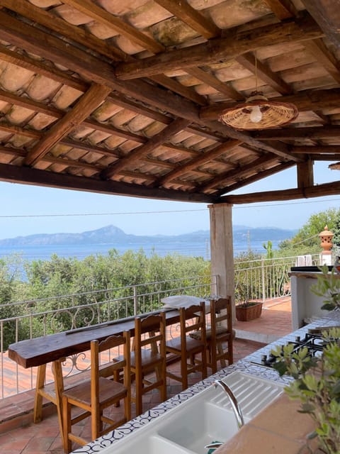 Day, View (from property/room), Dining area, Mountain view, Sea view