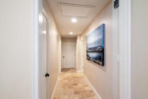 Modern, Fully Upgraded Home with BBQ and Firepit! House in Gainesville