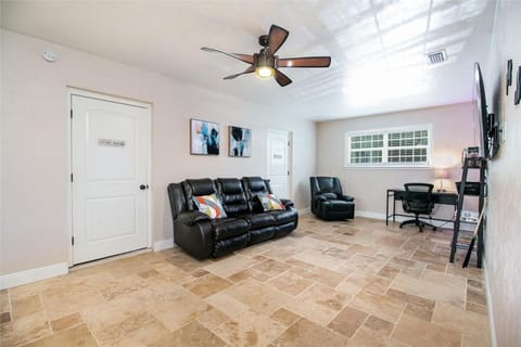 Modern, Fully Upgraded Home with BBQ and Firepit! House in Gainesville