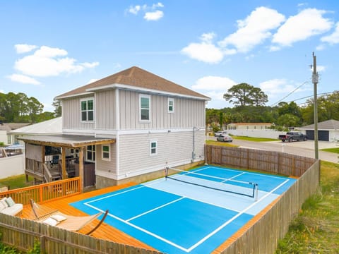Pickle Beach House in Upper Grand Lagoon