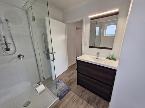 Opononi Views -BRAND NEW! AMAZING VIEWS Apartment in Northland