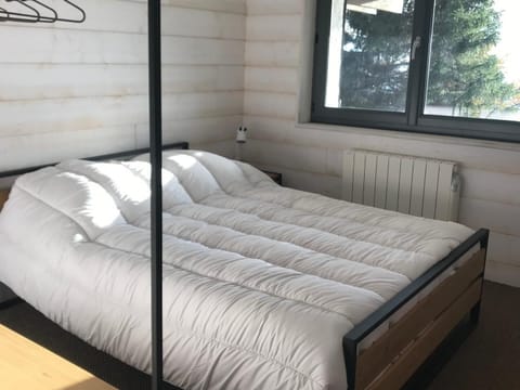 Chalet rénové pour 10 pers. proche pistes, parking privé - FR-1-814-102 Chalet in Besse-et-Saint-Anastaise