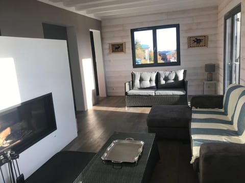 Chalet rénové pour 10 pers. proche pistes, parking privé - FR-1-814-102 Chalet in Besse-et-Saint-Anastaise