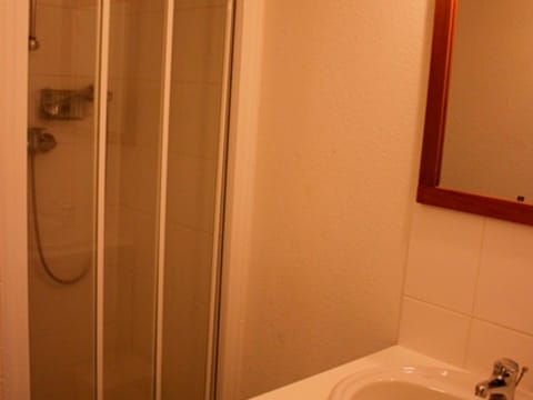 Appartement 3 Chambres au Cœur de Super Besse, Parking Privé - FR-1-814-99 Apartment in Besse-et-Saint-Anastaise