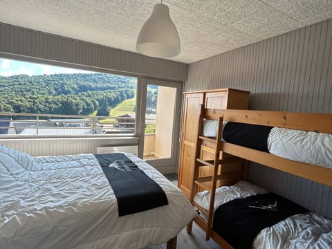 Appartement rénové cosy au centre de Super Besse - FR-1-814-119 Apartment in Besse-et-Saint-Anastaise