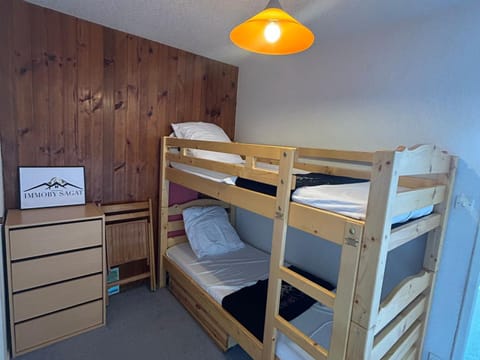 Studio skis aux pieds pour 4 personnes près des pistes - FR-1-814-110 Apartment in Besse-et-Saint-Anastaise