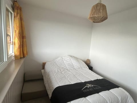 Appartement spacieux 4 pers au pied des pistes - FR-1-814-120 Apartment in Besse-et-Saint-Anastaise