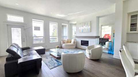 Day, Living room, Seating area, Dining area