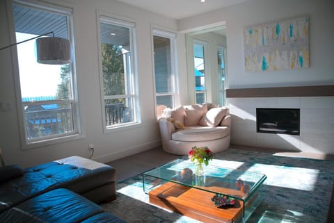 Living room, Lounge or bar, Seating area, fireplace, sunbed