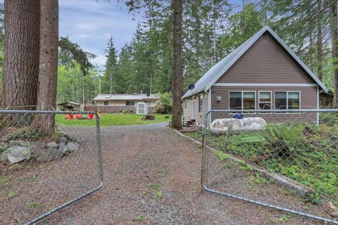 Luxury Rainier Cabin-Sauna-Hot Tub-EV-WiFi Cabin in Washington