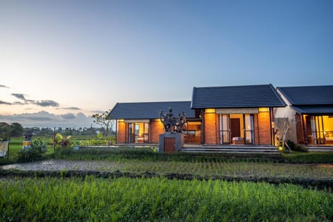 Property building, Breakfast