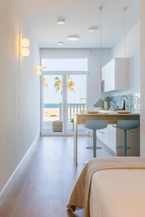 Bed, Kitchen or kitchenette, Photo of the whole room, Dining area, Bedroom