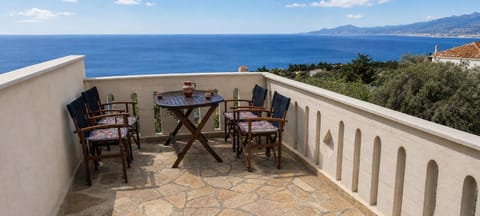 Property building, Balcony/Terrace, Sea view