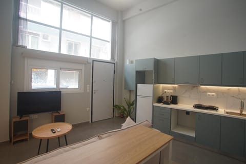 TV and multimedia, Kitchen or kitchenette, Dining area, stove