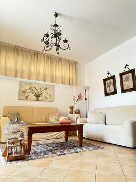 Living room, Seating area, fireplace