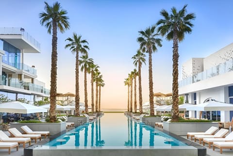Swimming pool, sunbed
