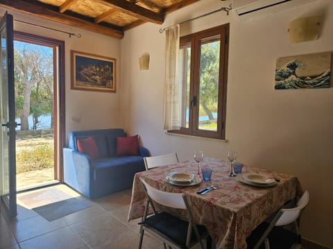 Seating area, Dining area, Sea view