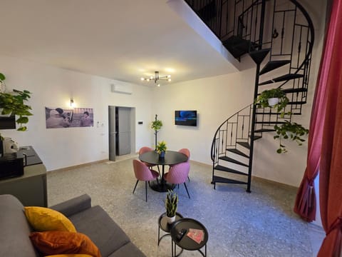 TV and multimedia, Living room, Seating area