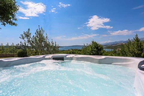 Natural landscape, Hot Tub