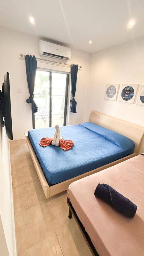 Bed, Photo of the whole room, Bedroom, towels, air conditioner