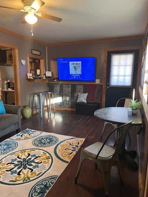 Communal lounge/ TV room, TV and multimedia, Living room, Seating area, Dining area, Evening entertainment