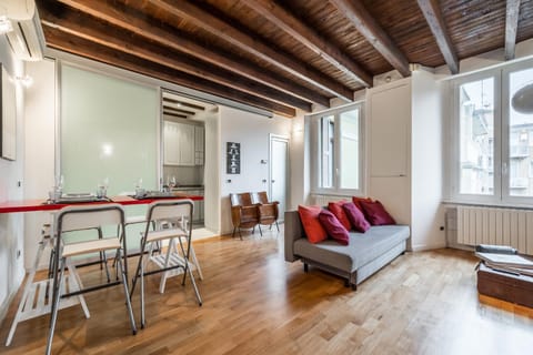 Bed, Kitchen or kitchenette, Living room, Seating area, Dining area, internet