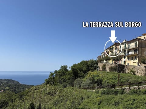 Property building, Nearby landmark, Day, Property logo or sign, Natural landscape, Mountain view, Sea view