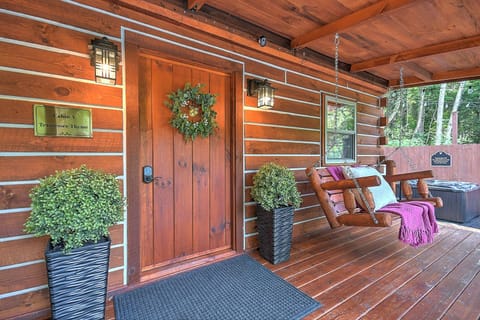 Starry Skies Luxury Cabin with Hot Tub and Pet Friendly Cabin in Elizabethton