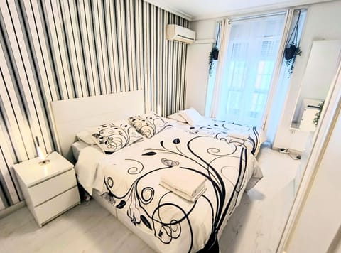 En PLENO CENTRO - Especial para GRUPOS o FAMILIAS - GRAN VÍA - CALLAO - SOL - PLAZA ESPAÑA Apartment in Centro