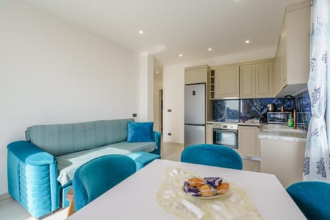 Kitchen or kitchenette, Living room, Dining area, oven, stove