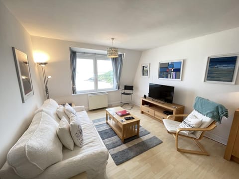Property building, TV and multimedia, Living room
