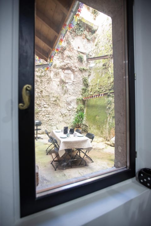 Patio, Day, Natural landscape, Dining area