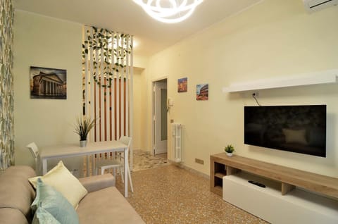 Communal lounge/ TV room, TV and multimedia, Living room, Seating area, heating, internet, air conditioner