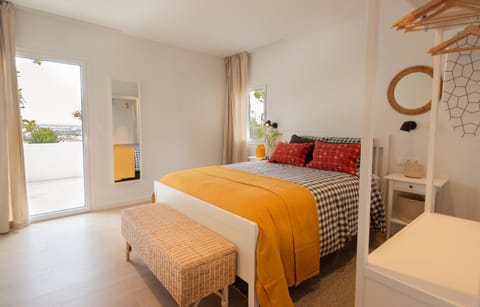 Photo of the whole room, Bedroom