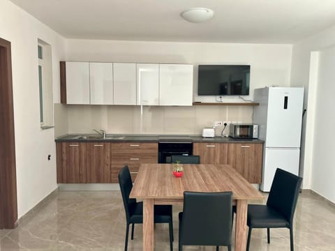 Coffee/tea facilities, Kitchen or kitchenette, Living room, Seating area, Dining area, minibar, oven, stove, toaster