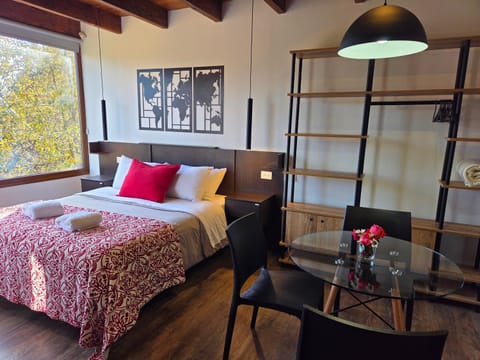 Bed, Photo of the whole room, Seating area, Bedroom