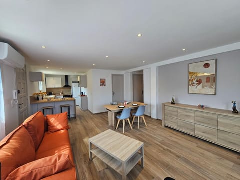 Kitchen or kitchenette, Living room, Dining area