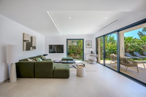 Contemporary Villa with Heated Pool Near Sea Villa in Saint-Raphael