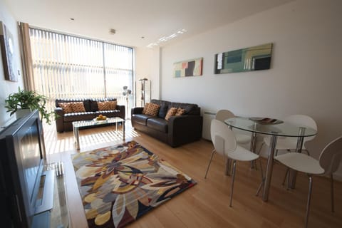 Day, Dining area